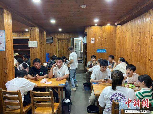 台胞假期写真：忙碌是事业发展的底气_台胞假期写真：忙碌是事业发展的底气_
