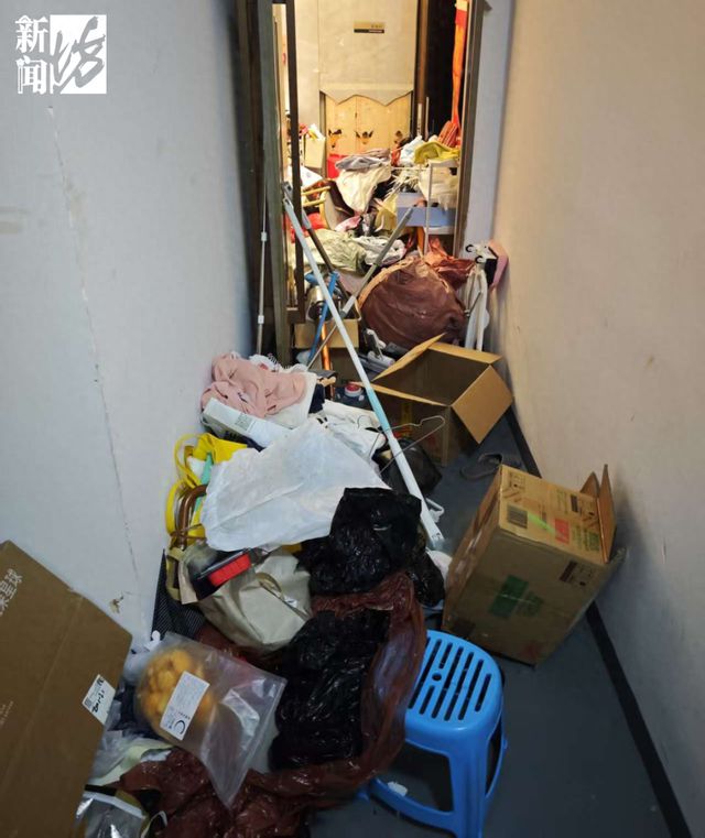 世界顶级别墅豪宅走廊__老人垃圾囤积症