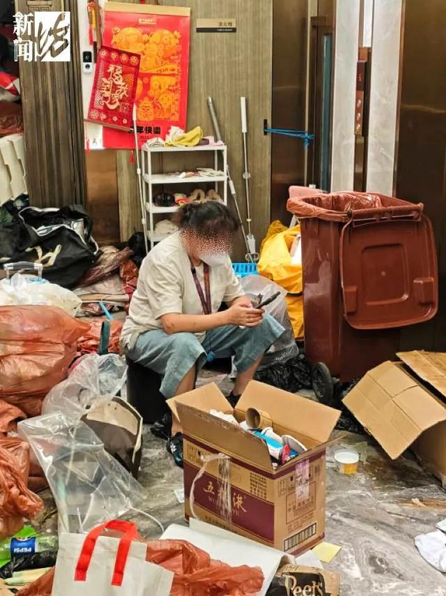 老人垃圾囤积症__世界顶级别墅豪宅走廊