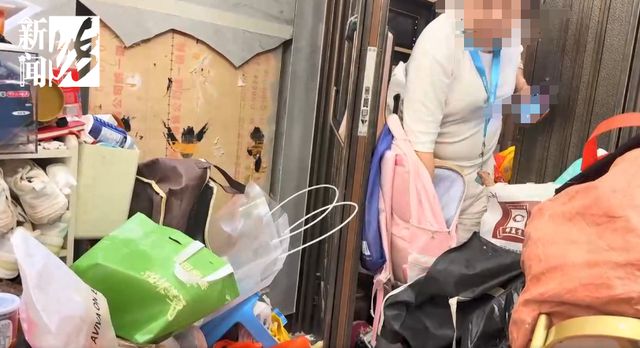 老人垃圾囤积症__世界顶级别墅豪宅走廊