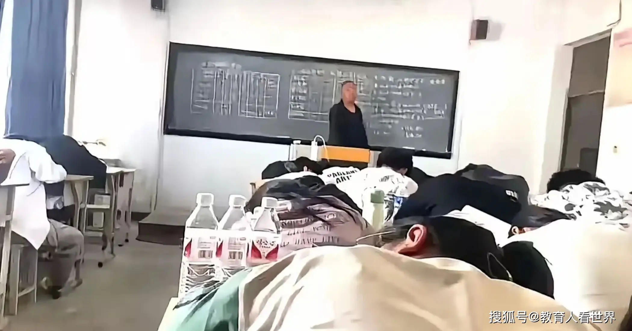 教师摆烂真相调查：从702条吐槽，看基层教育如何陷入死循环？_教师摆烂真相调查：从702条吐槽，看基层教育如何陷入死循环？_
