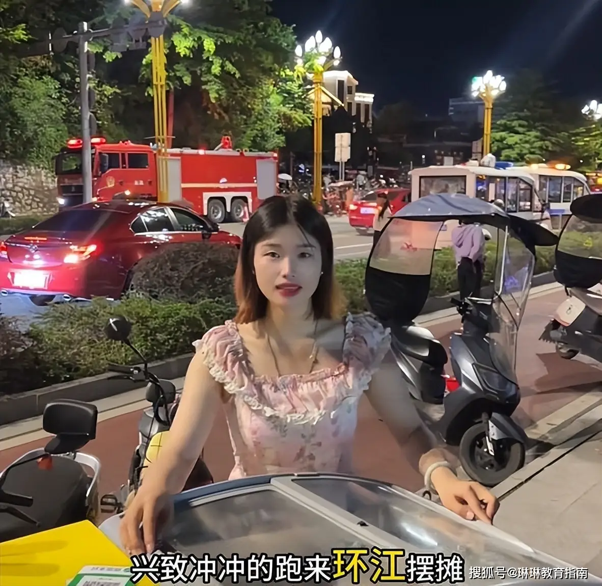 “你影响学校招生了”，医学生毕业后摆地摊，被母校要求删除视频_“你影响学校招生了”，医学生毕业后摆地摊，被母校要求删除视频_