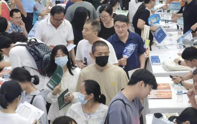 _今年扎堆报考的4个专业，毕业生严重过剩，就业较惨淡，建议慎选_今年扎堆报考的4个专业，毕业生严重过剩，就业较惨淡，建议慎选
