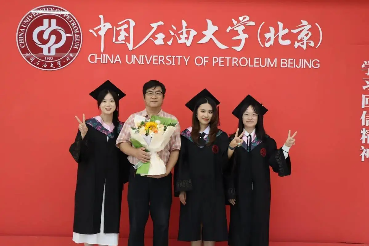 三尺讲台连山海 万里援疆写赤诚——记文理学院曹航教授的边疆教育人生