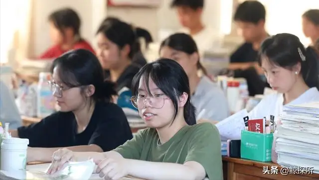 _好消息，被父亲背进考场的女孩成绩出来了！坏消息：需要妈妈陪读_好消息，被父亲背进考场的女孩成绩出来了！坏消息：需要妈妈陪读