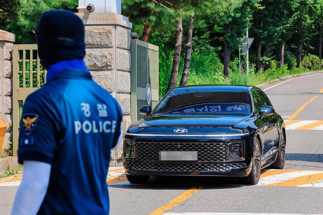 “仅穿内衣躺地”，尹锡悦拒捕细节曝光