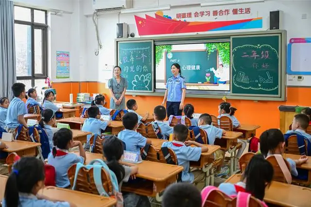 河南开学了视频_开学河南最新消息_