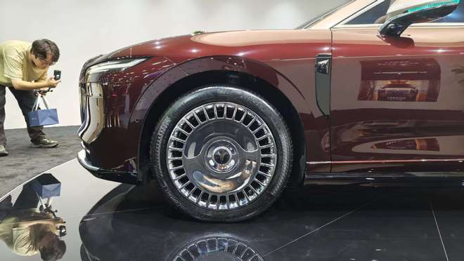 豪华新旗舰纯电续航410km 岚图追光L成都车展发布