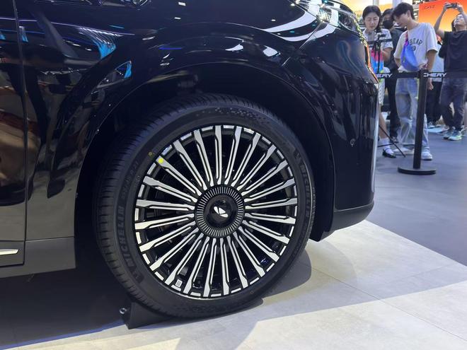 又一个大六座的旗舰SUV 风云T11成都车展首发
