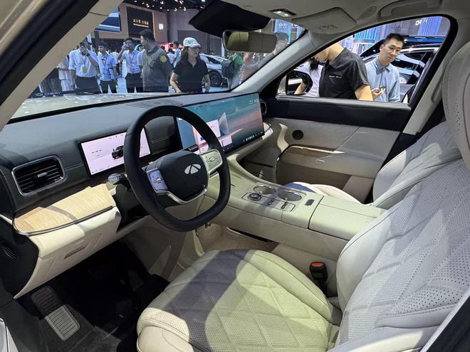 又一个大六座的旗舰SUV 风云T11成都车展首发