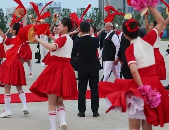 _印度总统莫迪手劲_印度总统莫迪动图