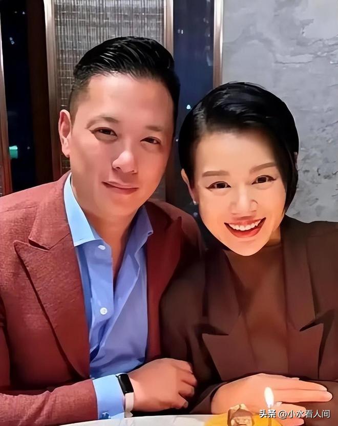 _高龄生三胎，老公又去夜店，胡杏儿尴尬回应，给所有女人提了个醒_高龄生三胎，老公又去夜店，胡杏儿尴尬回应，给所有女人提了个醒