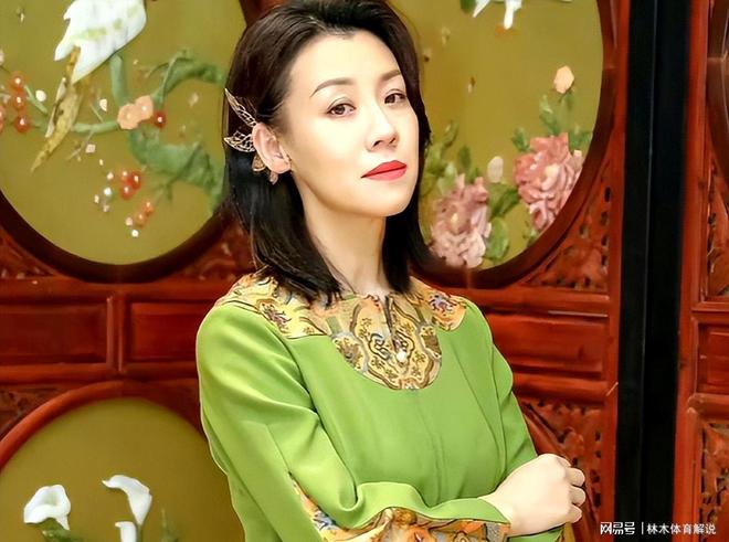 戏里土掉渣，戏外时髦精，《归队》59岁的的她才是“人间清醒”！__戏里土掉渣，戏外时髦精，《归队》59岁的的她才是“人间清醒”！