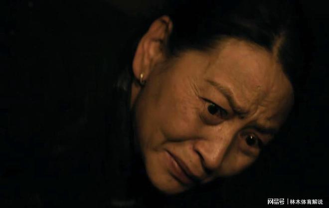 戏里土掉渣，戏外时髦精，《归队》59岁的的她才是“人间清醒”！_戏里土掉渣，戏外时髦精，《归队》59岁的的她才是“人间清醒”！_