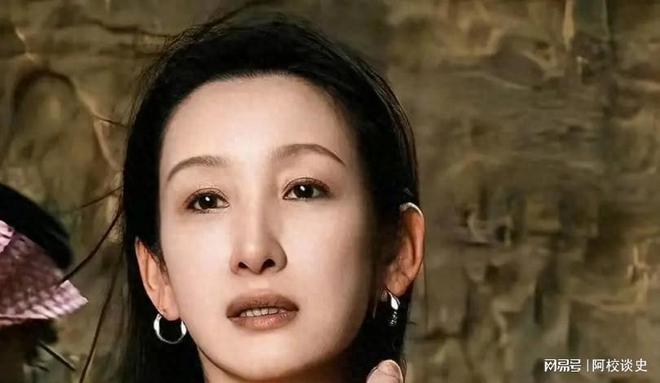 47岁的秦海璐，每月给婆婆生活费，如今她活出了自己想要的样子