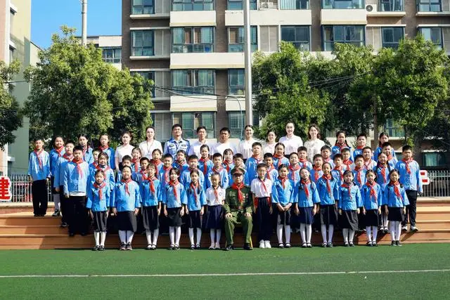 郑州新城小学一年级几个班_郑州新城小学是公办还是民办_