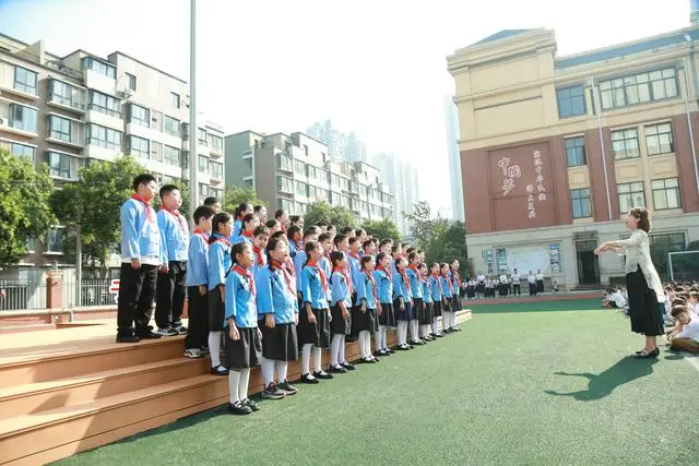 郑州新城小学一年级几个班__郑州新城小学是公办还是民办