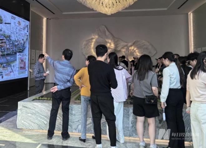 有项目售楼处限流，有项目临时加推一栋楼，上海“五一”假期看房人热情高涨