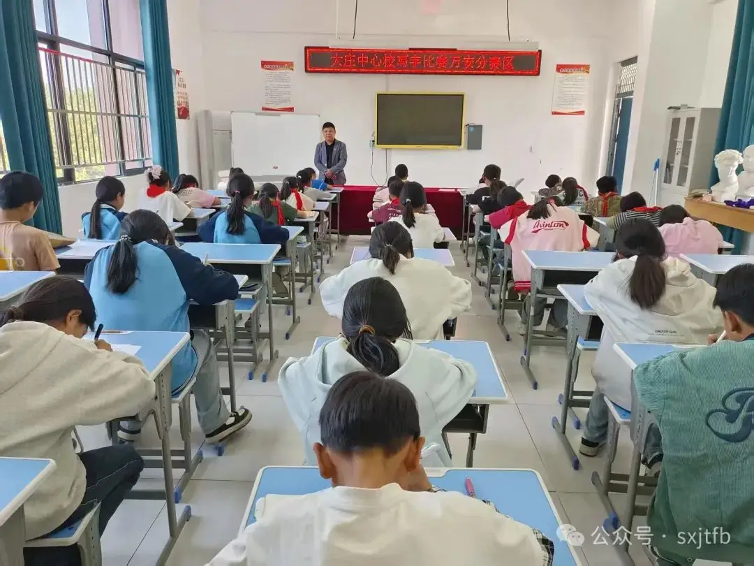 多彩校园句子摘抄__多彩校园快乐童年绘画