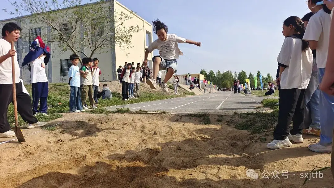多彩校园句子摘抄__多彩校园快乐童年绘画