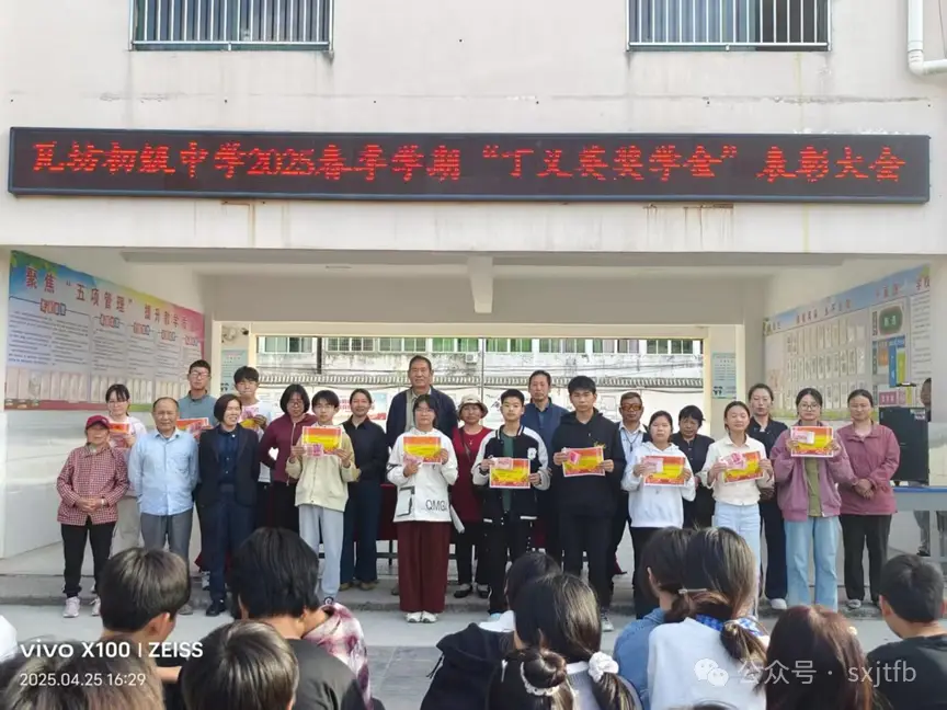 _多彩校园快乐童年绘画_多彩校园句子摘抄