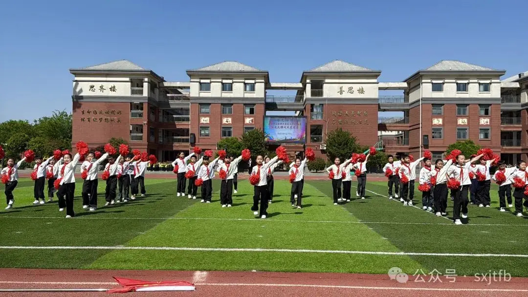 多彩校园快乐童年绘画__多彩校园句子摘抄