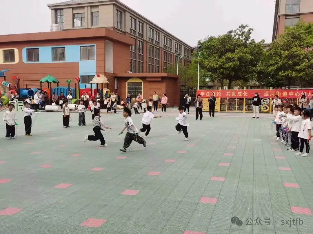 多彩校园快乐童年绘画__多彩校园句子摘抄