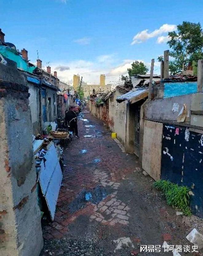 城市的另一面：住在郊区平房的人们，他们如何生活，靠什么赚钱？