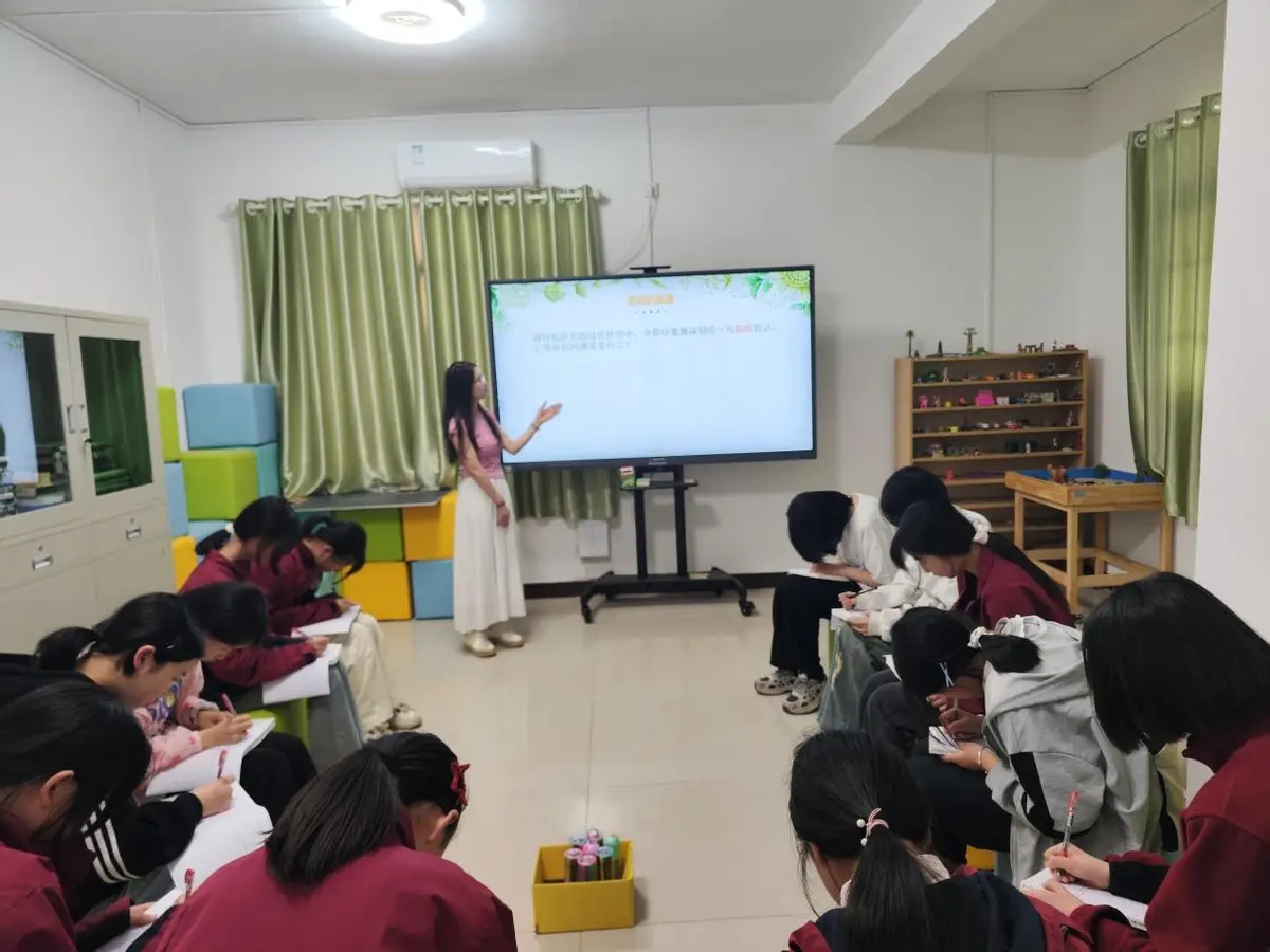 语言的力量——蓬安县周口中学开展学生团体心理辅导活动