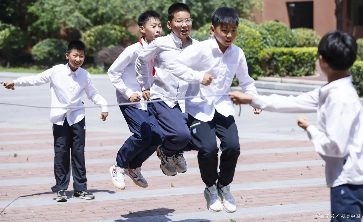 评三好学生还要经过班级__评三好学生是按班级排名评的吧