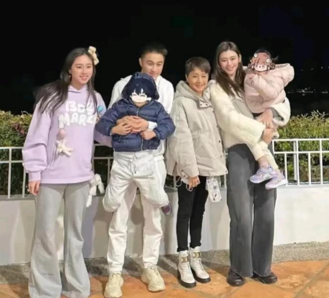 _迪士尼保姆_迪士尼保安姐姐