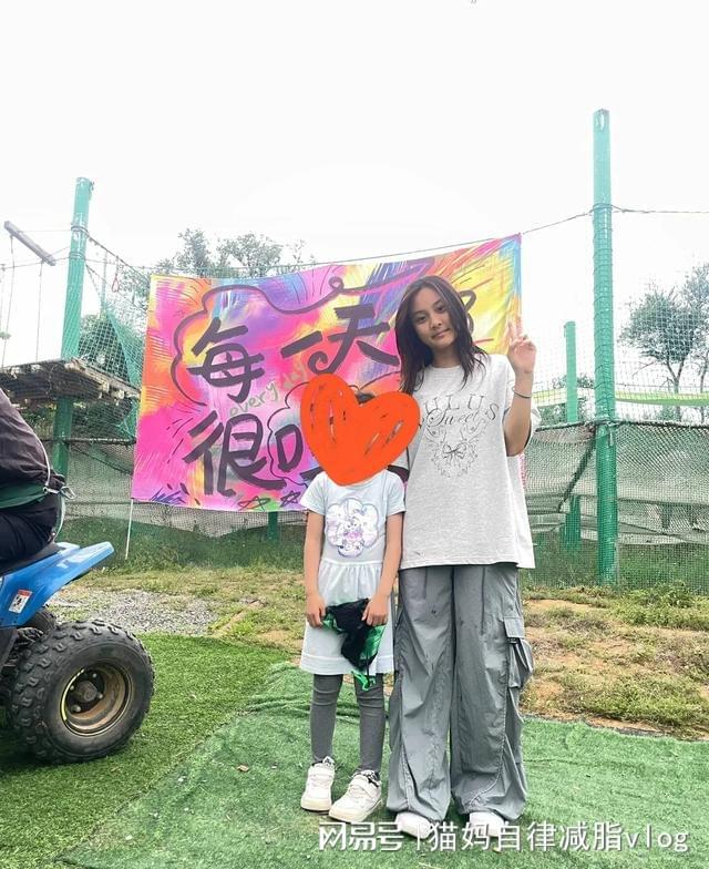 明星团建过六一！贾乃亮和李小璐为甜馨合体，章子怡和佟丽娅也在__明星团建过六一！贾乃亮和李小璐为甜馨合体，章子怡和佟丽娅也在