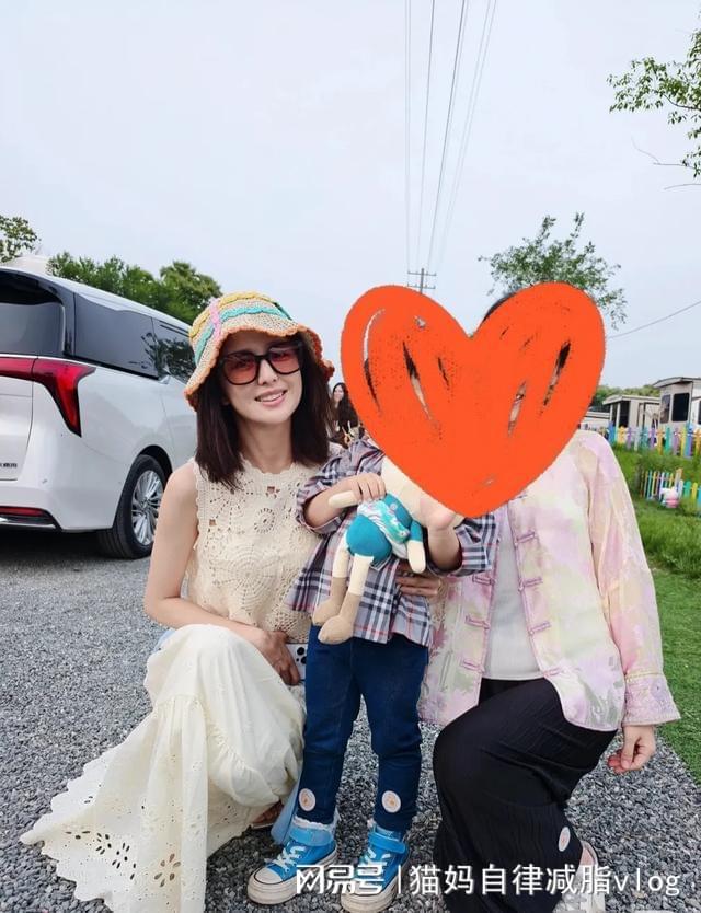 明星团建过六一！贾乃亮和李小璐为甜馨合体，章子怡和佟丽娅也在_明星团建过六一！贾乃亮和李小璐为甜馨合体，章子怡和佟丽娅也在_