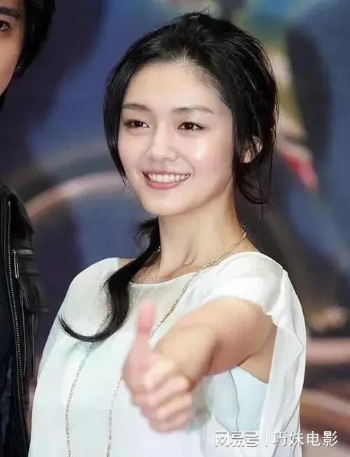 小S到现在都不愿承认，大S跟汪小菲离婚后，S家才开始走向下坡路__小S到现在都不愿承认，大S跟汪小菲离婚后，S家才开始走向下坡路