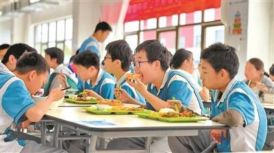 什么是透明餐厅_餐厅透明厨房门装修效果图_