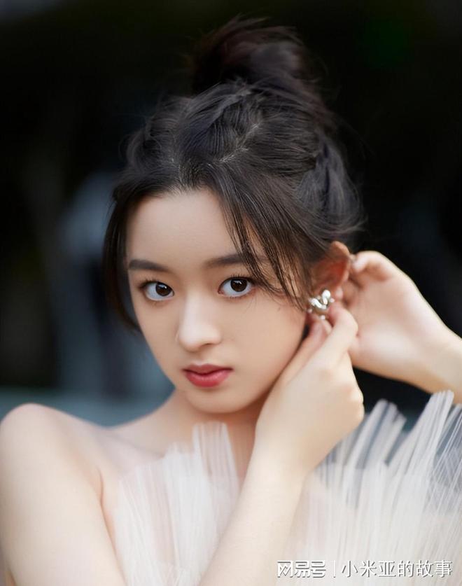 戴流苏耳环第二部播出_李晨回应天价菜单_