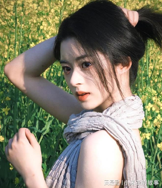 _李晨回应天价菜单_戴流苏耳环第二部播出