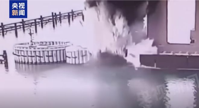 伊斯坦布尔谈判余音未散，克里米亚大桥爆炸声起