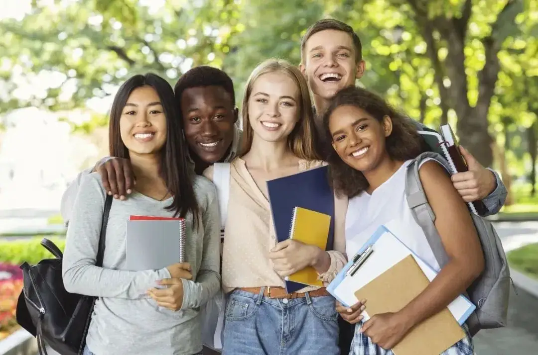 留学生光环_准备初中留学哪里学英语好_