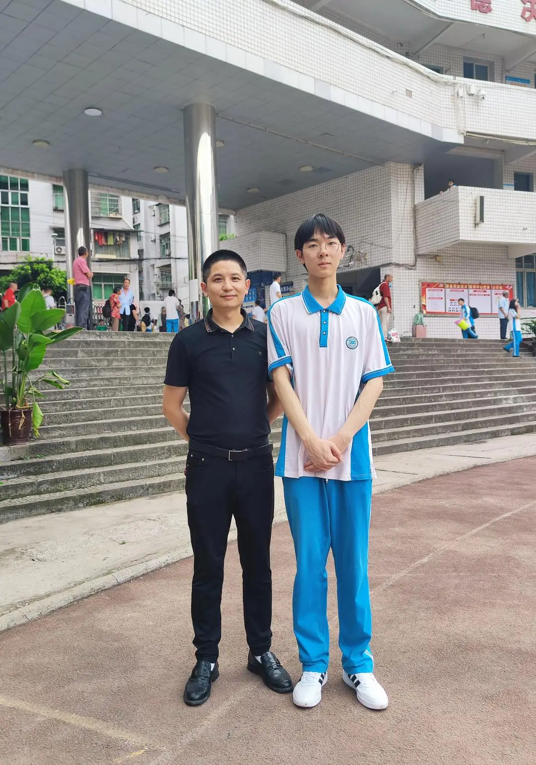 _今年考炒青椒土豆丝！四川对口高考烹饪专业考生龚晟：高二转校读职高，渴望成国家一级厨师_今年考炒青椒土豆丝！四川对口高考烹饪专业考生龚晟：高二转校读职高，渴望成国家一级厨师