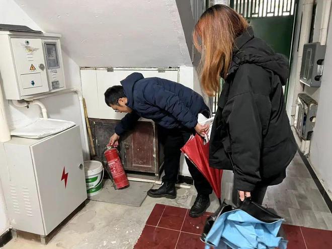 小区楼道充电如何处罚__小区充电经常被拔怎么办