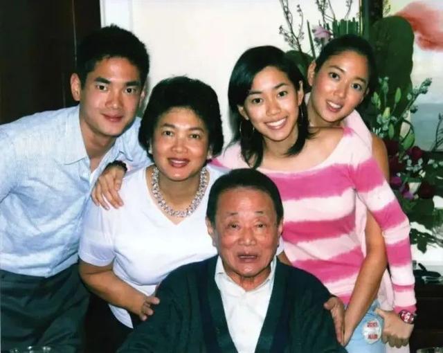 _首富打败上位哥哥女儿是哪一集_首富身份被妹妹发现以后手打