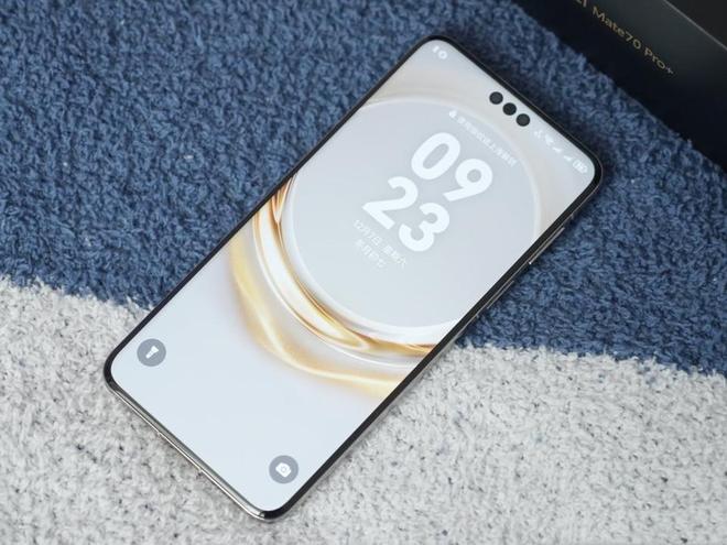 华为Mate80系列再次被确认：加大屏幕+双层OLED，暂定12月