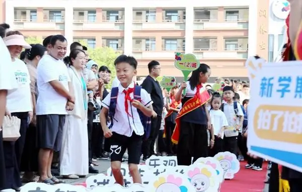 亳州多样迎新活动点亮“开学第一课”