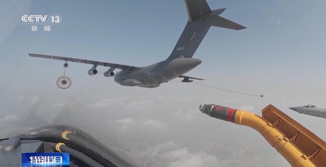 _空中力量的加倍器_中国空军空中加油机视频