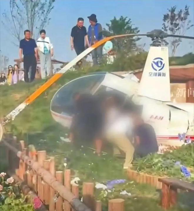 _旅游胜地冰湖里惊现人腿？男子冒险施救，真相引发众怒！_旅游胜地冰湖里惊现人腿？男子冒险施救，真相引发众怒！