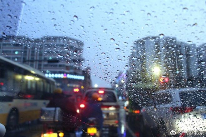 暴雨预警地铁停运__雷雨天地铁会停运吗