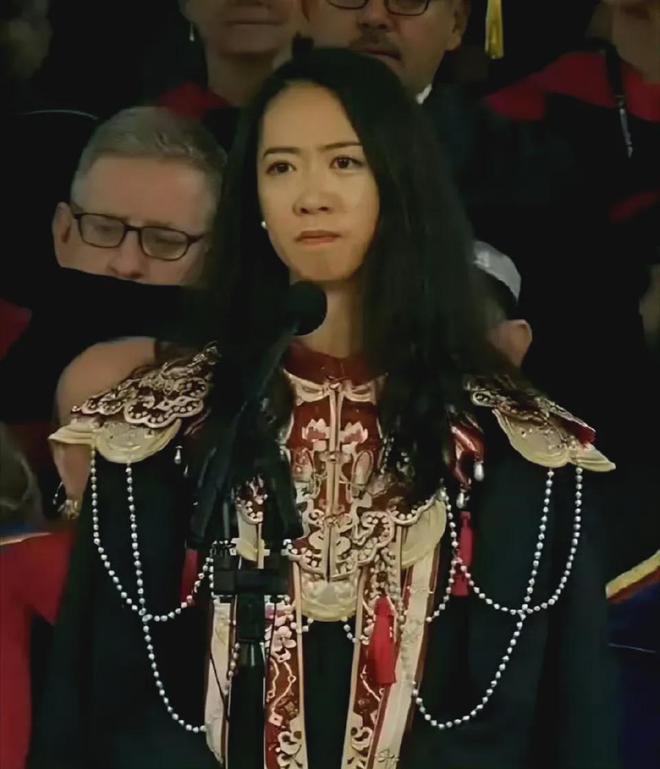 表象背后的深思：哈佛中国女留学生演讲没有迎来赞誉，却是被群嘲