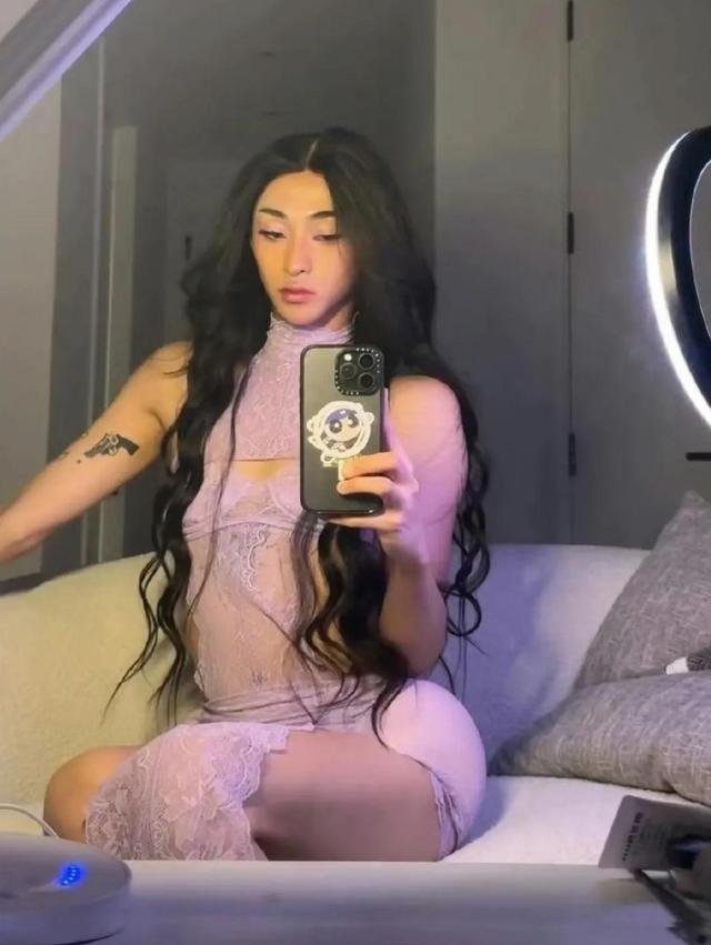 伊能静穿西服_伊能静外出被偶遇_