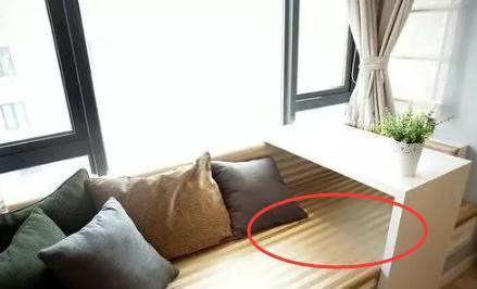 邻居违规窗改门怎么举报_邻居敲飘窗可以起诉_
